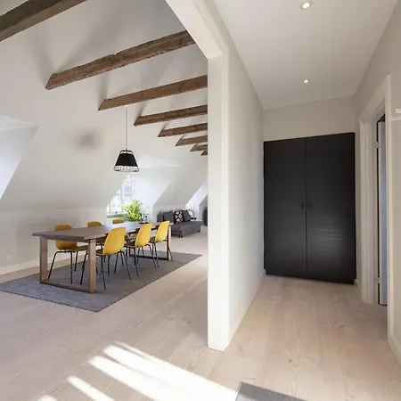 Aday - 3 Bedroom - Modern Living - Center