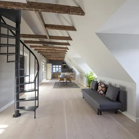 Aday - 3 Bedroom - Modern Living - Center Apartment *